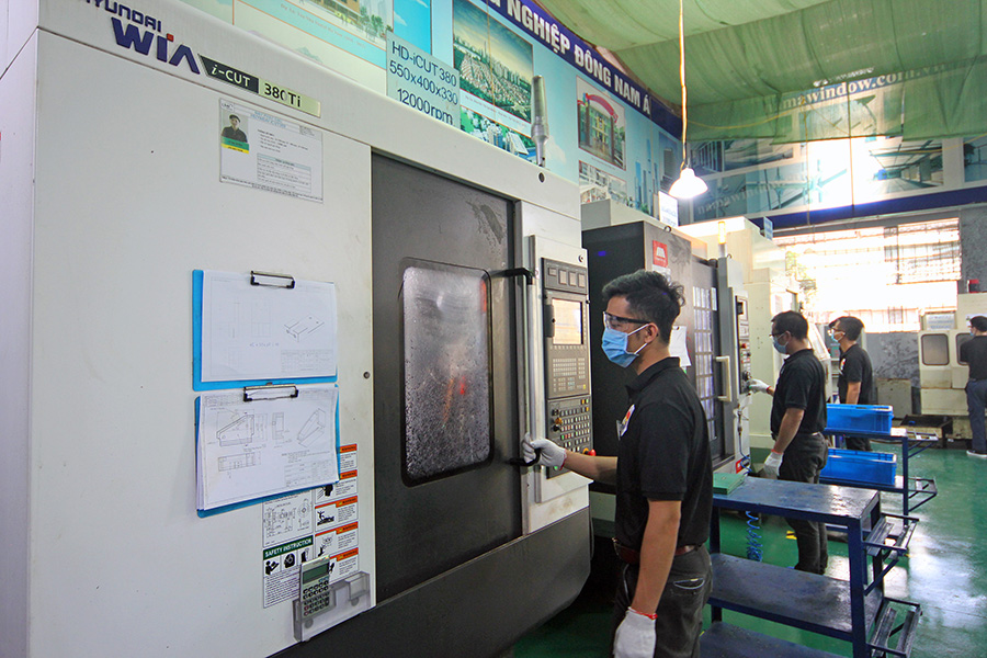 Huyndai VIA icut 380 Tiフライス盤